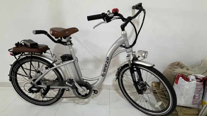 BIKE ELÉTRICA LEV-E, transformada em LEV-L.Revisada e restaurada pouquíssimo uso.