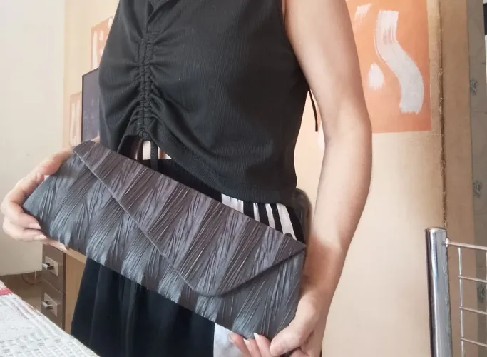 Bolsa de festa em tecido cinza