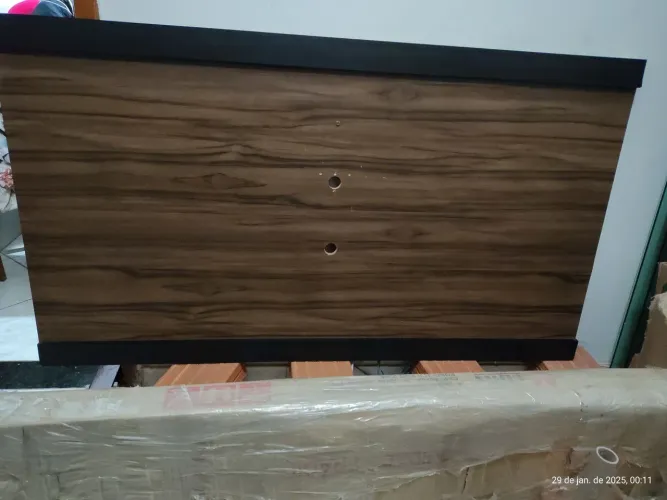 Painel para TV até 65" - 1,60m (Madeirado com Detalhes Pretos)