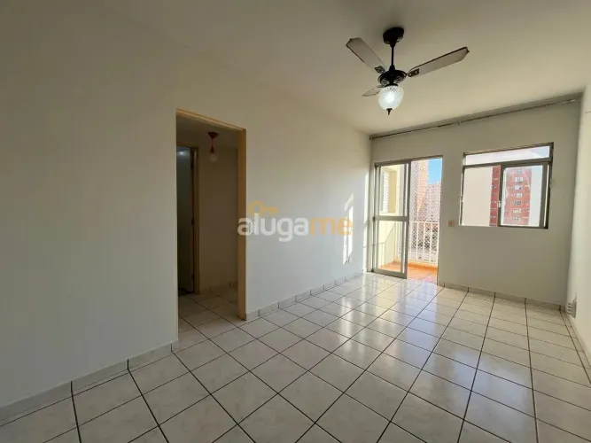 Apartamento na Vila Imperial com 1 dormitório, armário, ar-condicionado e portaria.