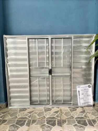 VENEZIANA 6 FOLHAS COM GRADE - A PARTIR DE R$470 - PROX DE JARDIM PARAÍSO JACAREÍ