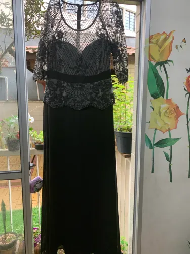 Vestido de Festa Preto com detalhes