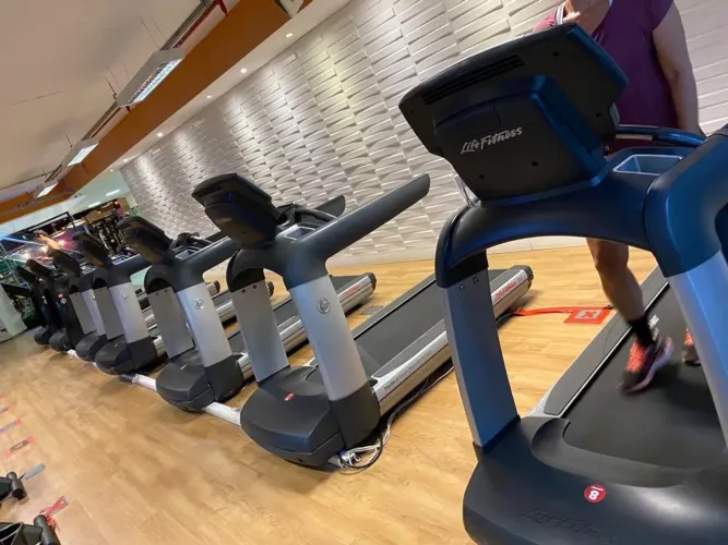 Esteiras Profissionais Life Fitness