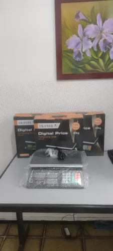 Balanças digital price 40kg cor preta e Laranja 
