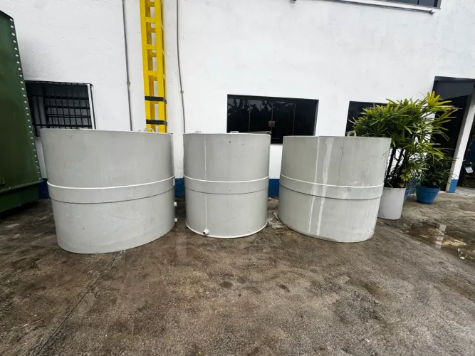 3 - Tanques de Polipropileno Cinza. (Seminovos).