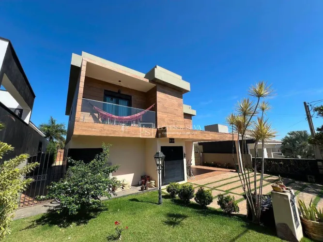 Casa à VENDA com 4 Dormitórios, sendo 2 Suítes no Condomínio Shambala 3, Atibaia, SP (ESTU