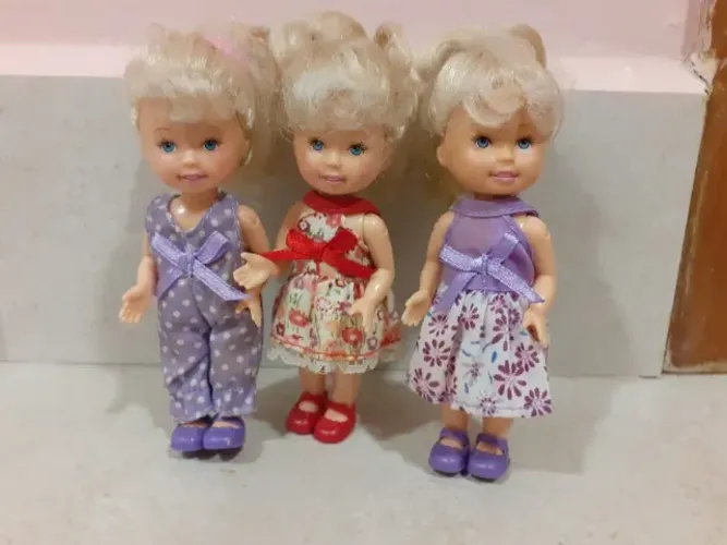 Bonecas Stacy Trigêmeas