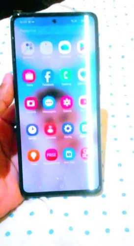 Vende-se Samsung galaxy A52 128 Gb 6 de ram Léia a discrição porfavor obrigado 