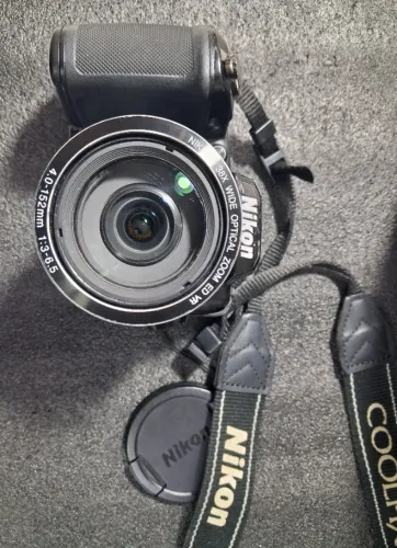 Câmera Nikon COOLPIX L840 Super Zoom (38x) | Impecável + Caixa e Cartão!