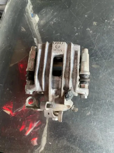 Pinça de Freio Esquerda Volkswagen Saveiro Original