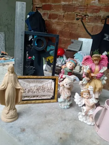 R$120 Santa Ceia Santinha e Bibelôs.