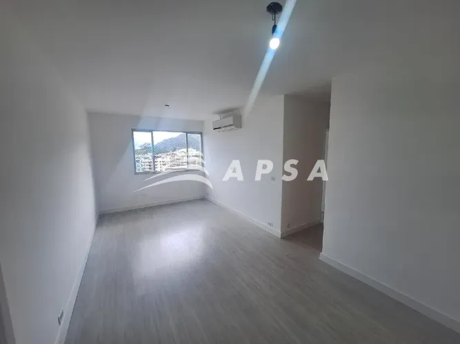 NO CORAÇÃO DO JARDIM BOTÂNICO, ESTE LINDO APARTAMENTO DE 75M² OFERECE UMA VISTA PRIVILEGIA