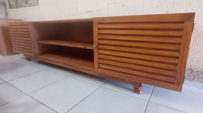 Rack rústico ripado em madeira pinus 