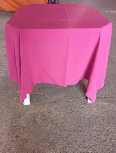 Mesa para Eventos com Cobertura Rosa