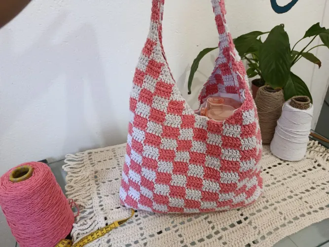 Bolsa de crochê xadrez