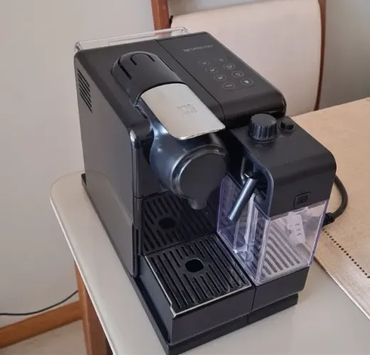 Cafeteira Nespresso Latissima Touch Preta 220V