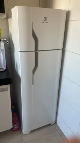 Geladeira Electrolux DC35A 260L Branca - Usada