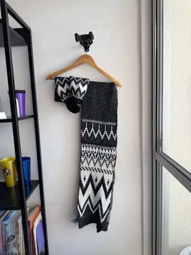 Kit Gorro + Cachecol de Crochê Tricot Preto e Branco - Inverno