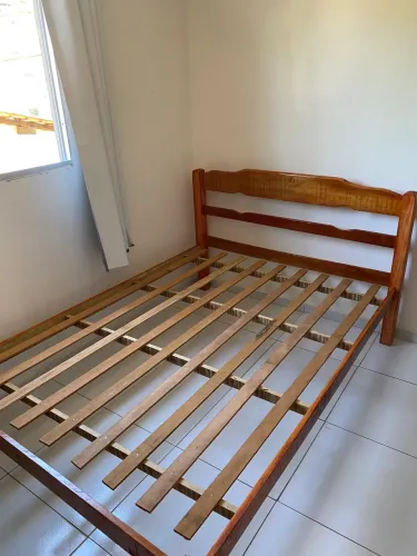 Cama de casal, 100% madeira.