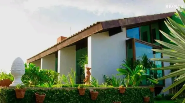 Valor de OPORTUNIDADE! Excelente Casa LUXO em Condomínio Fechado, com 5 suítes, 285 m² pri