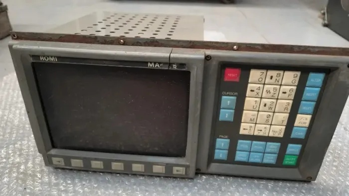 Monitor e teclado Mach 6 Romi Fanuc A61L-001-0093 