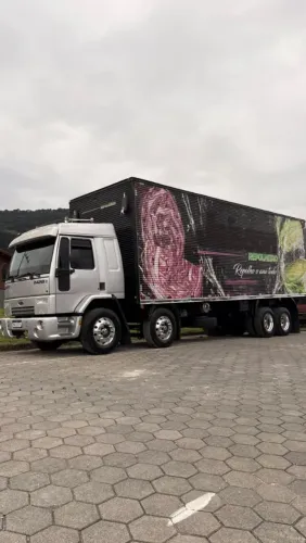Ford cargo 2428 bitruk 2010 caminhão capa de revista