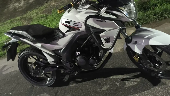 Vende-se CB Twister 250 