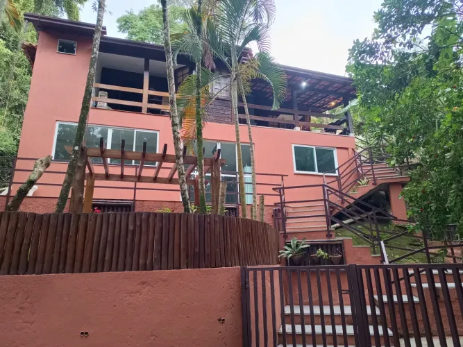 Excelente casa condomínio fechado em Vargem Grande
