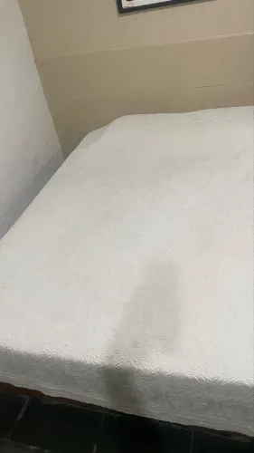 Cama e colchão Queen