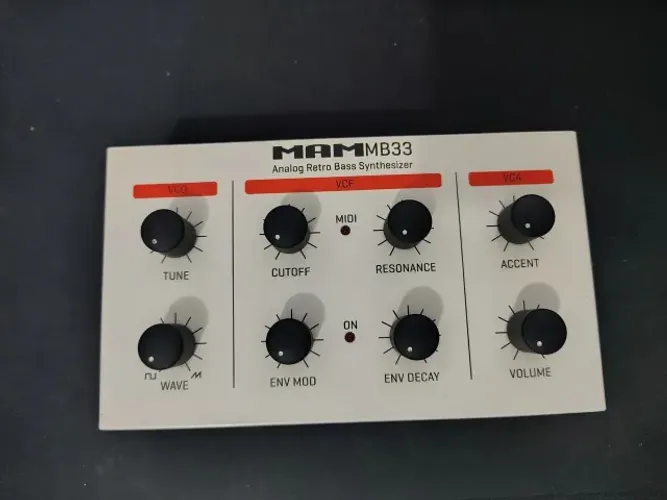 MAM MB33 (Clone TB-303)