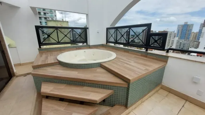 Vendo Excelente cobertura duplex 4 qts sendo 2 suítes!