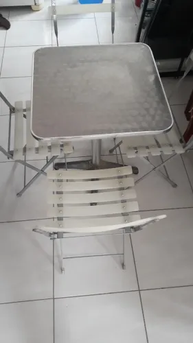 Mesa em alumínio com 4 cadeiras