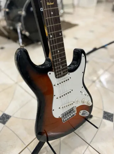 Guitarra Elétrica Michael Stratocaster Sunburst