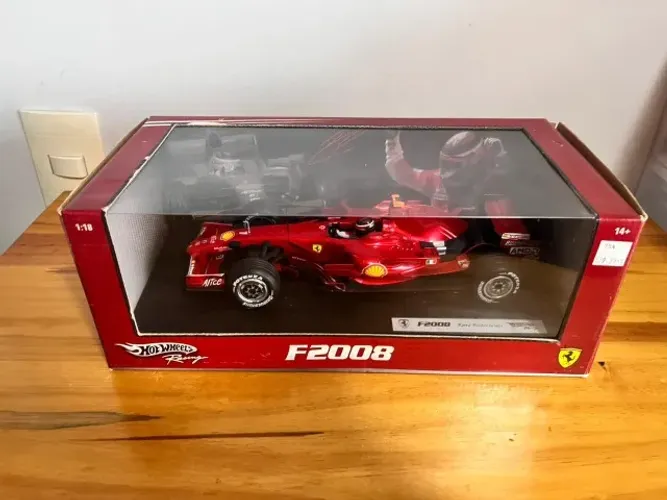 hot wheels f1 1/18 kimi raikonem ferrari f2008 com caixa