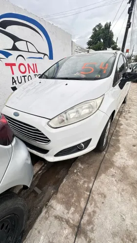 Sucata de new Fiesta só peças 