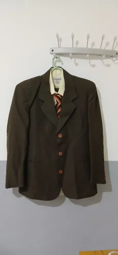 Vendo terno masculino com gravata e camisa