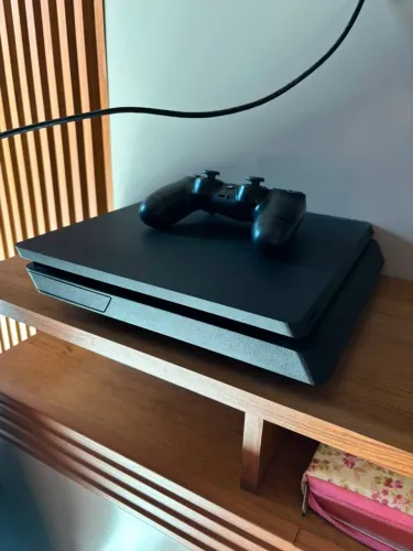 PlayStation 4 1 TB 8 meses de uso apenas