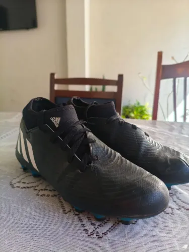 Chuteira Adidas