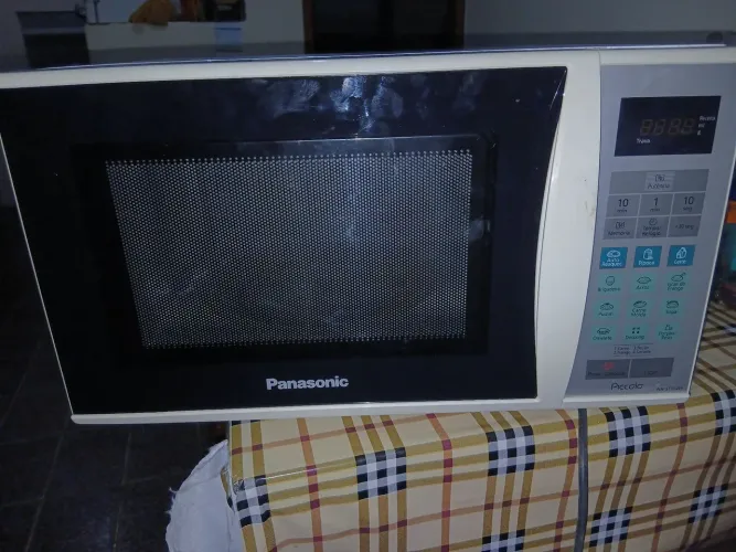 Microndas Panasonic 25 litros bem conservado faço entrega e dou garantia de 2 meses