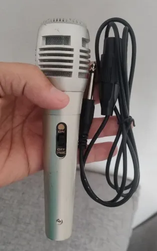 Microfone com cabo para Karaoke