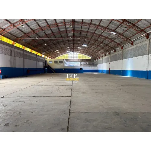OPORTUNIDADE  GALPÃO DE - Metragem: área de 1.750 m2 com escritório de 160 m2 e mezanino