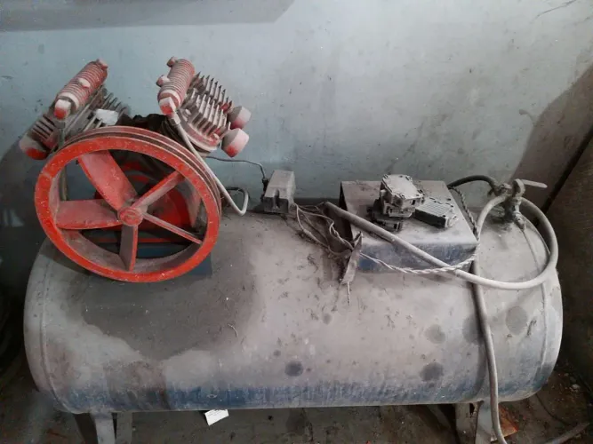 Compressor trifásico