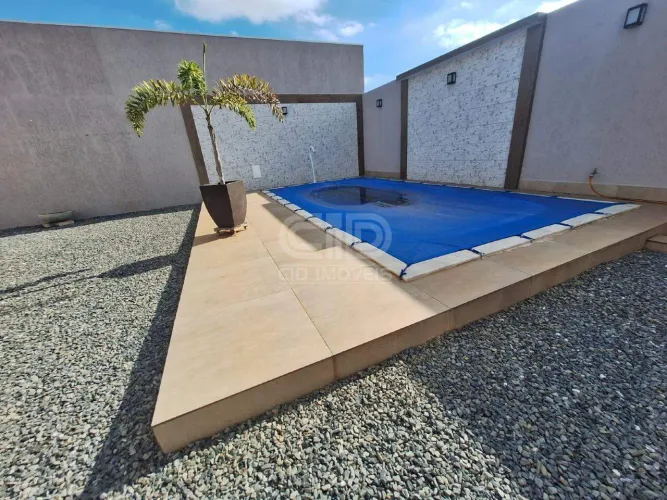 Casa á Venda com 2 quartos e piscina no bairro Osmar Cabral