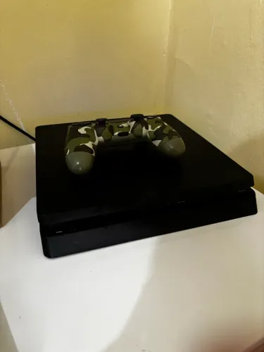 PS4 slim 