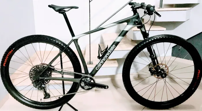 Cannondale (M) Left Ocho pneus novos(18x). Trocas 15k