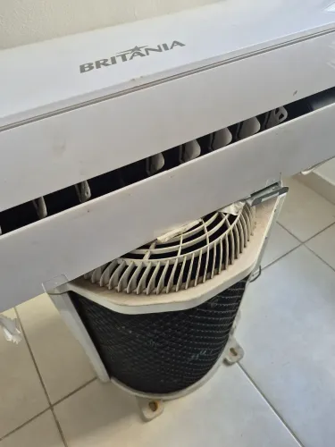 Ar condicionado BRITÂNIA 9.000 BTU semi novo com N.F