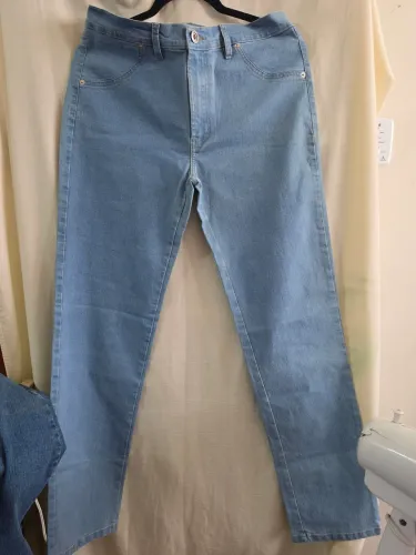 Calça jean azul claro 44