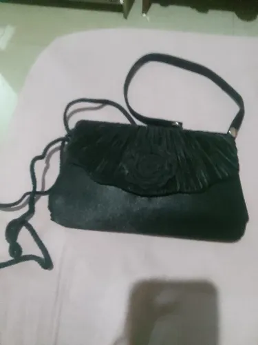 Bolsa linda para festas . Pequena mas que cabe o necessário
