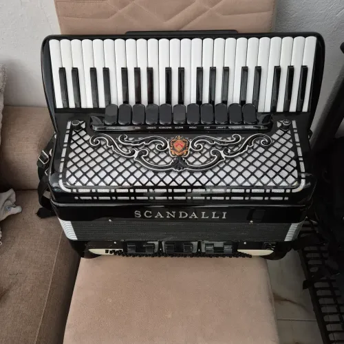 Escandalli super 5 polifonica