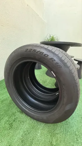 Vende-se pneus Pirelli Scorpion 225/60-18 usados - Ótima oportunidade!
